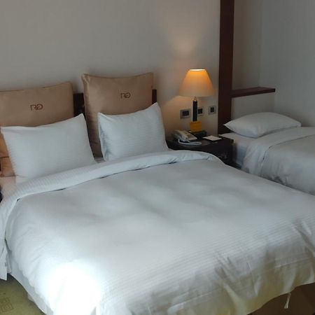 Rich Garden Hotel Taipei Bagian luar foto