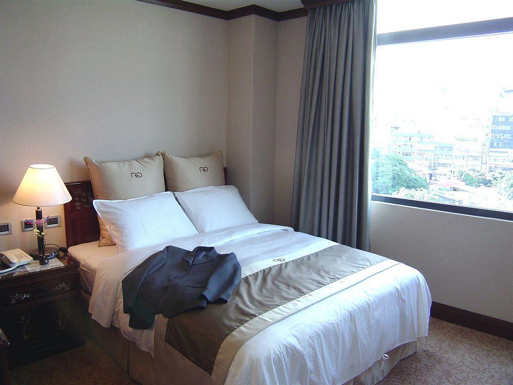 Rich Garden Hotel Taipei Bagian luar foto