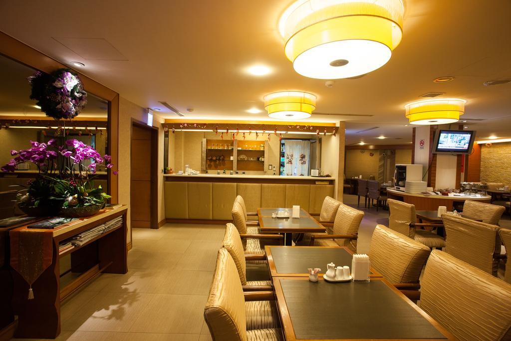Rich Garden Hotel Taipei Bagian luar foto