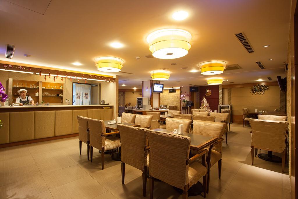 Rich Garden Hotel Taipei Bagian luar foto