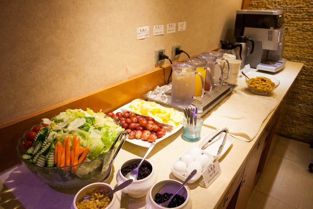 Rich Garden Hotel Taipei Bagian luar foto