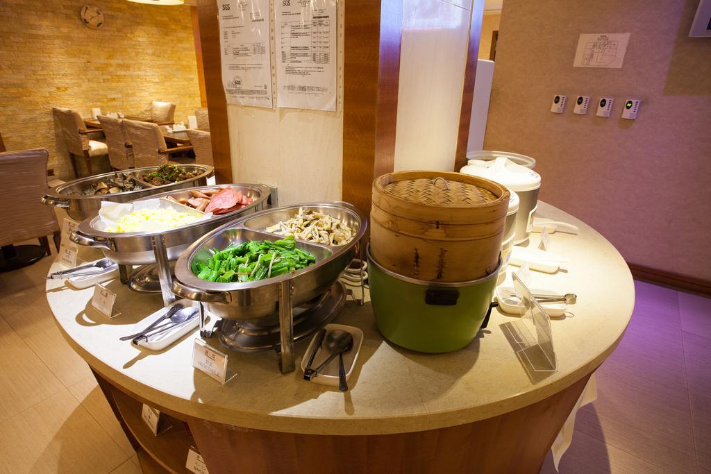 Rich Garden Hotel Taipei Bagian luar foto