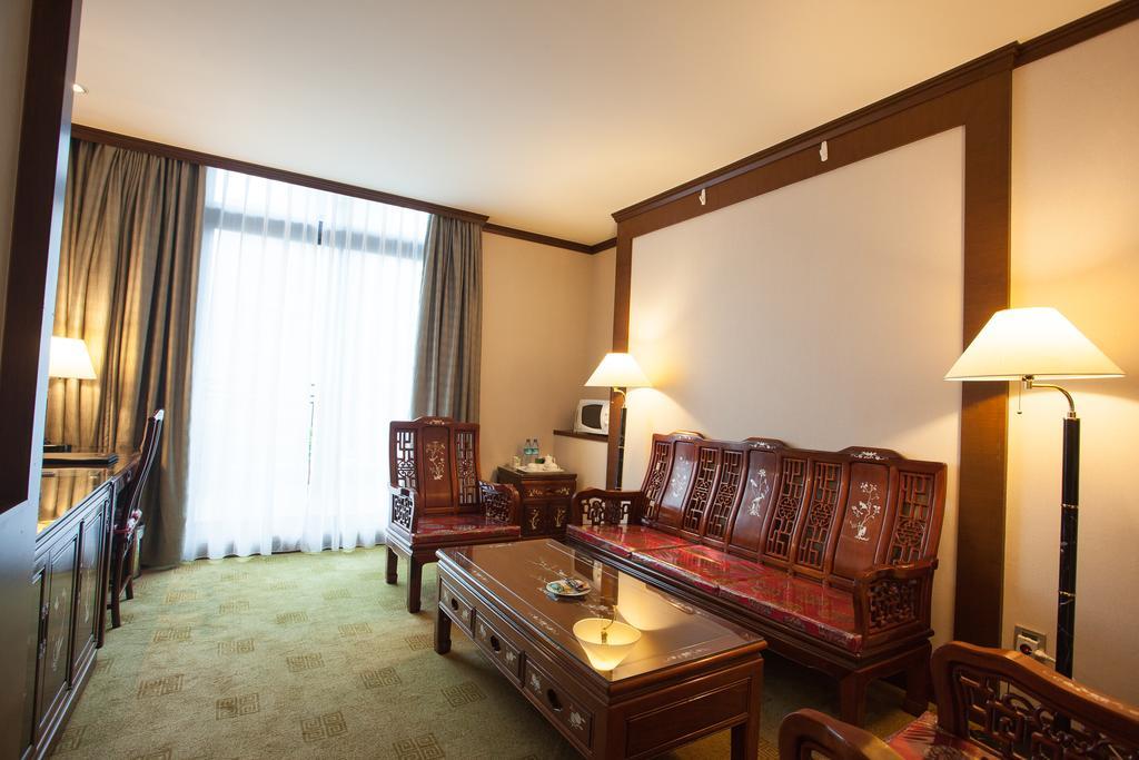 Rich Garden Hotel Taipei Bagian luar foto