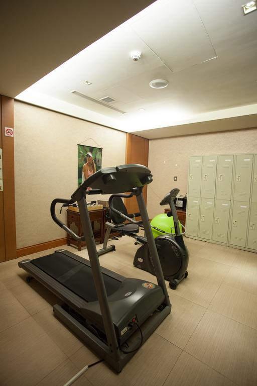 Rich Garden Hotel Taipei Bagian luar foto