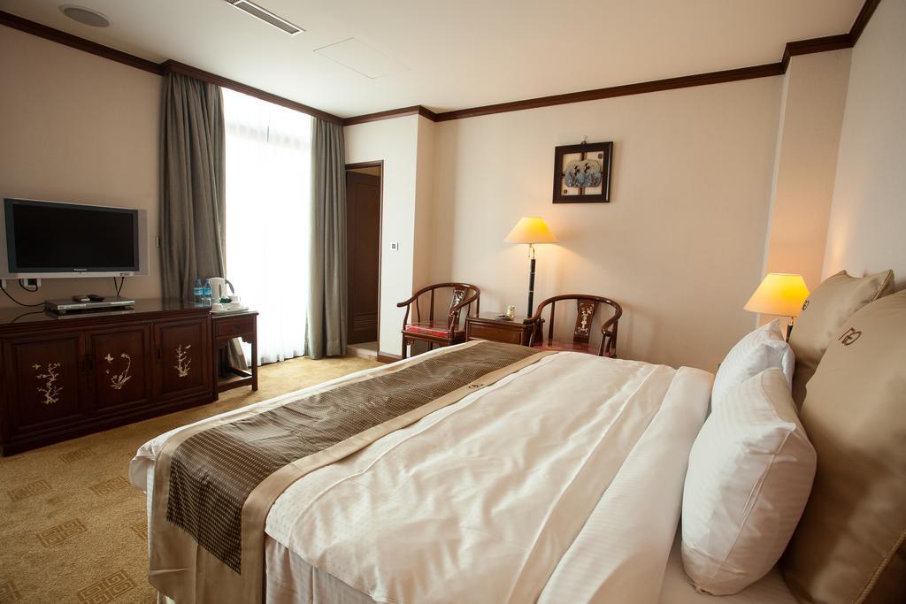 Rich Garden Hotel Taipei Bagian luar foto