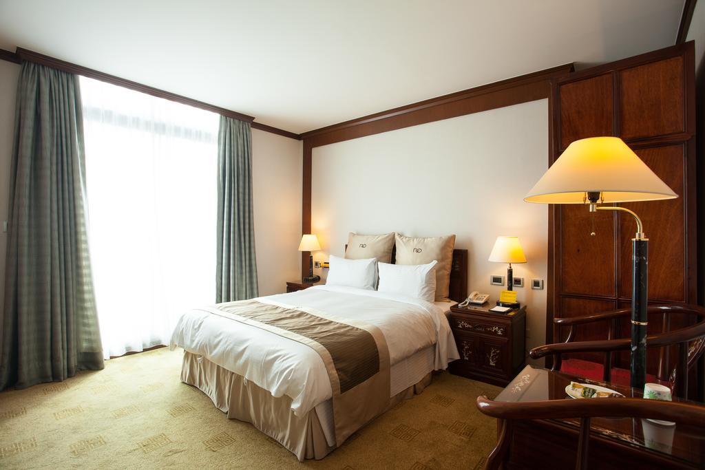 Rich Garden Hotel Taipei Bagian luar foto