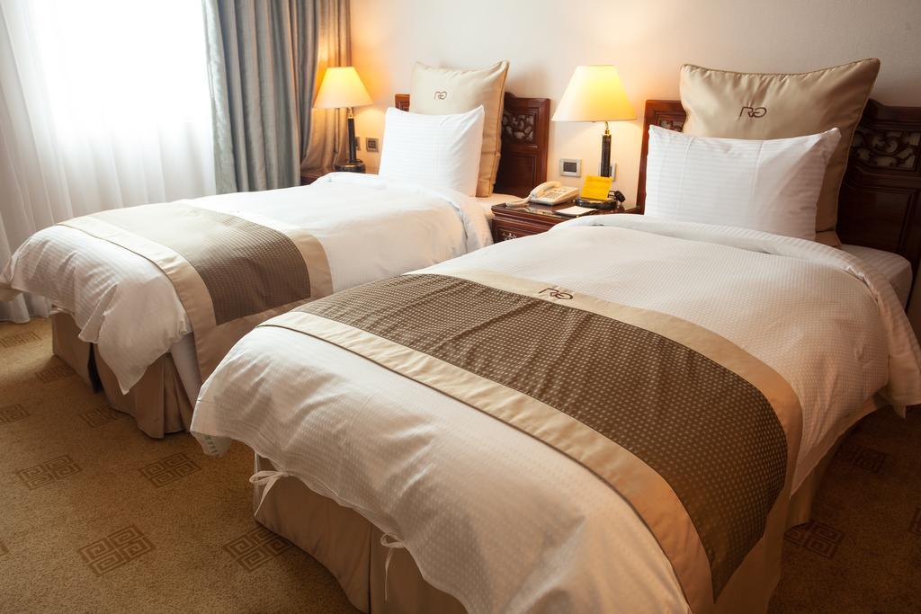 Rich Garden Hotel Taipei Bagian luar foto