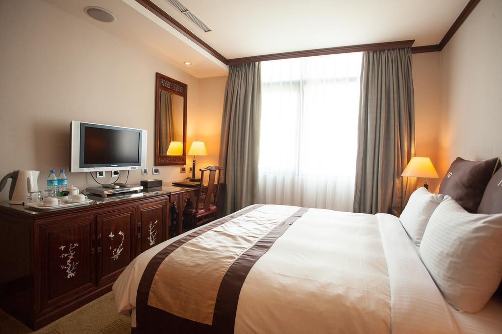Rich Garden Hotel Taipei Bagian luar foto