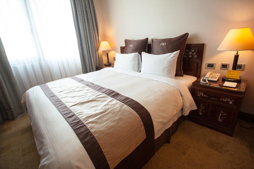 Rich Garden Hotel Taipei Bagian luar foto