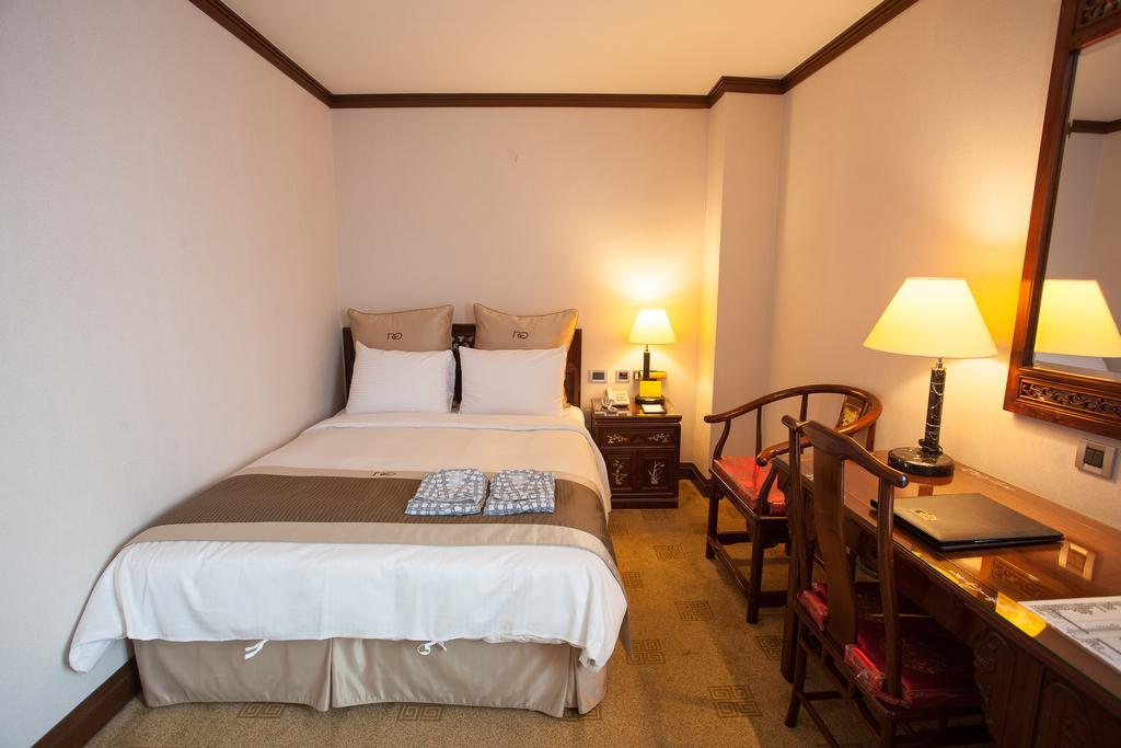 Rich Garden Hotel Taipei Bagian luar foto