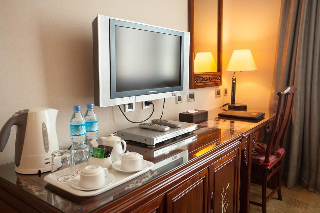 Rich Garden Hotel Taipei Bagian luar foto