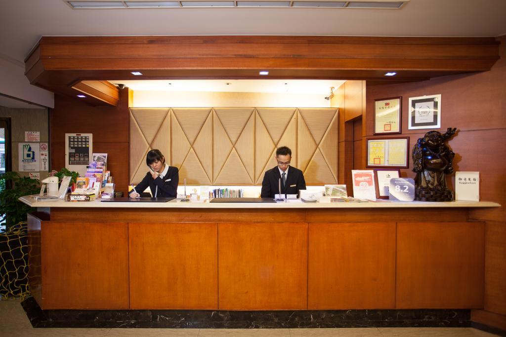 Rich Garden Hotel Taipei Bagian luar foto