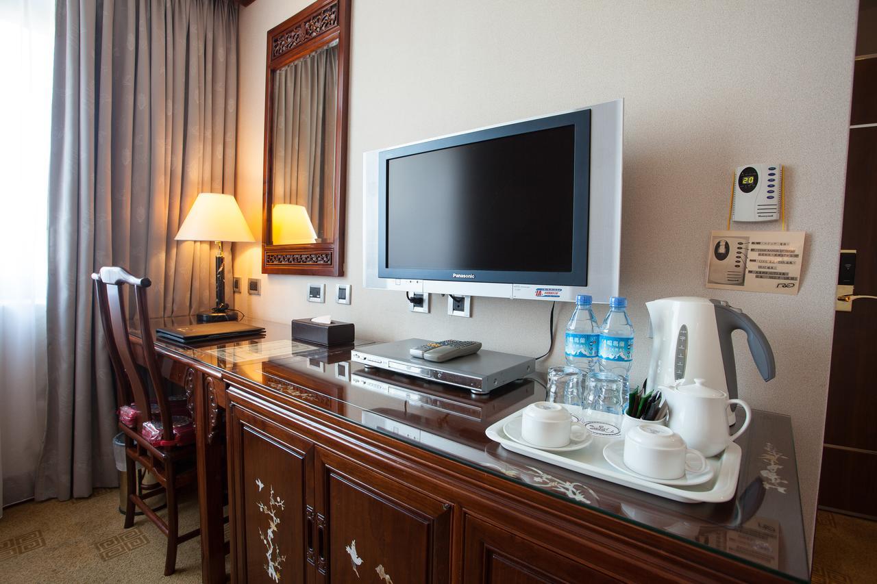 Rich Garden Hotel Taipei Bagian luar foto