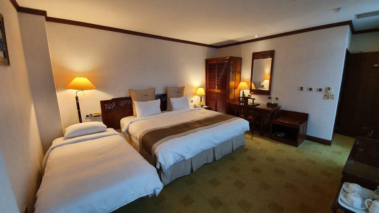Rich Garden Hotel Taipei Bagian luar foto