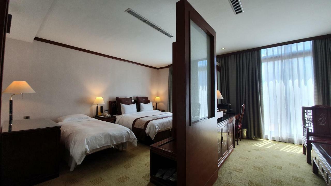 Rich Garden Hotel Taipei Bagian luar foto