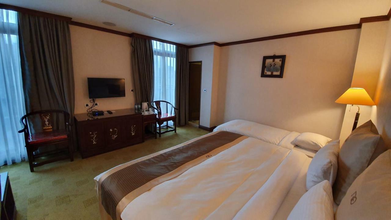 Rich Garden Hotel Taipei Bagian luar foto