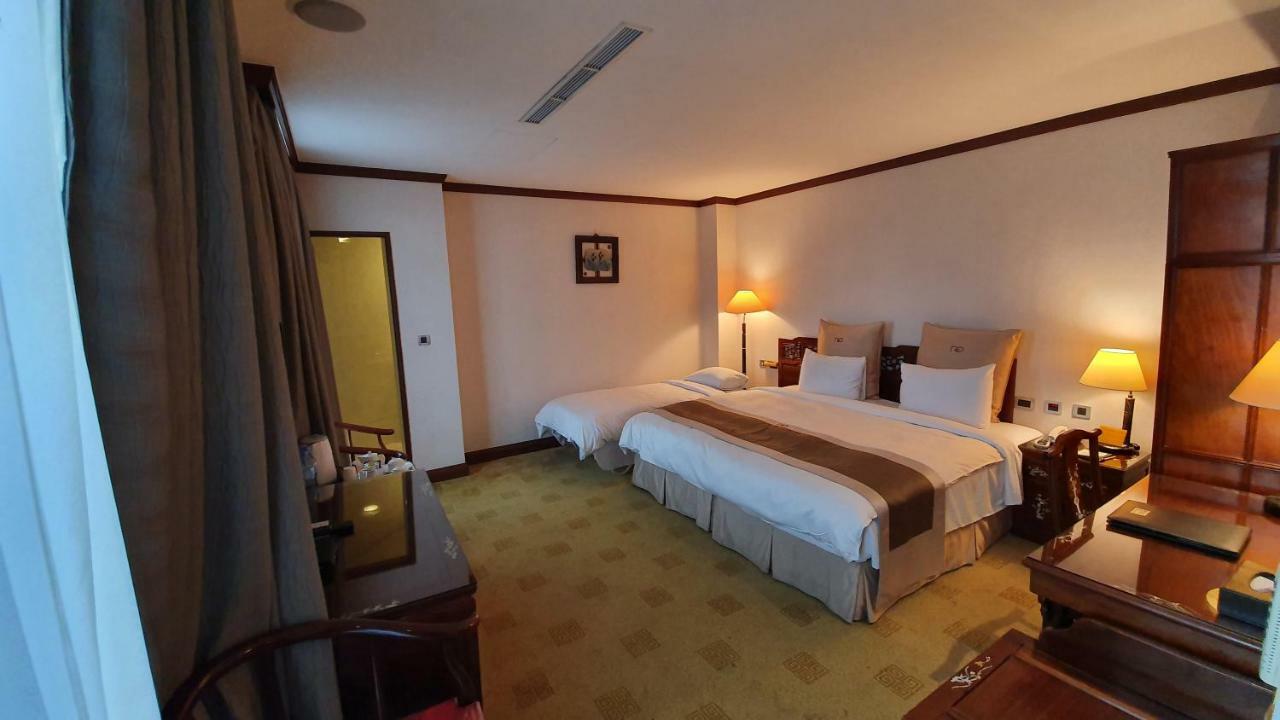 Rich Garden Hotel Taipei Bagian luar foto