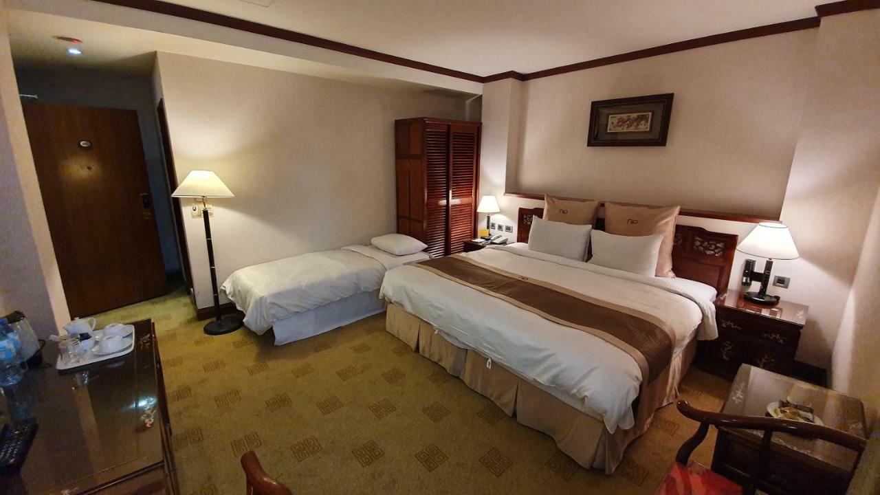 Rich Garden Hotel Taipei Bagian luar foto