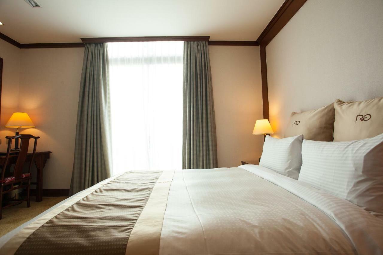 Rich Garden Hotel Taipei Bagian luar foto