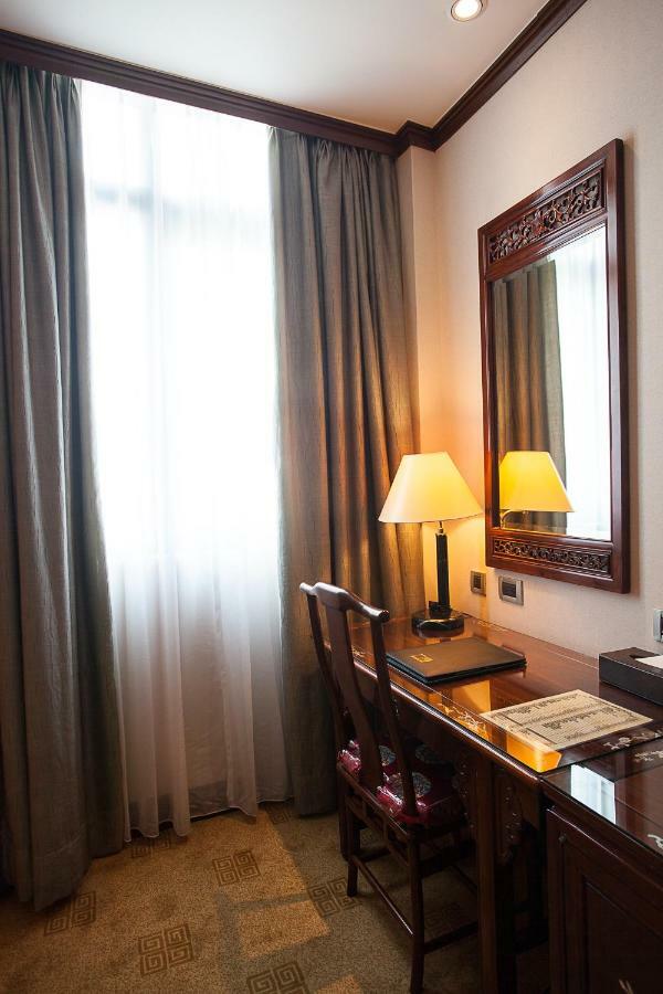 Rich Garden Hotel Taipei Bagian luar foto